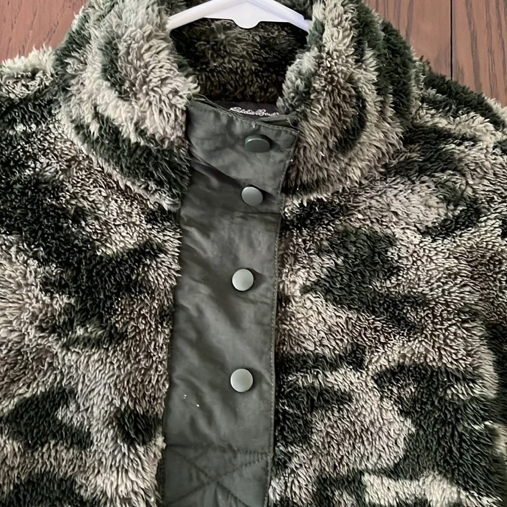 Eddie Bauer dark green camouflage, fleece pullover. Size Small
